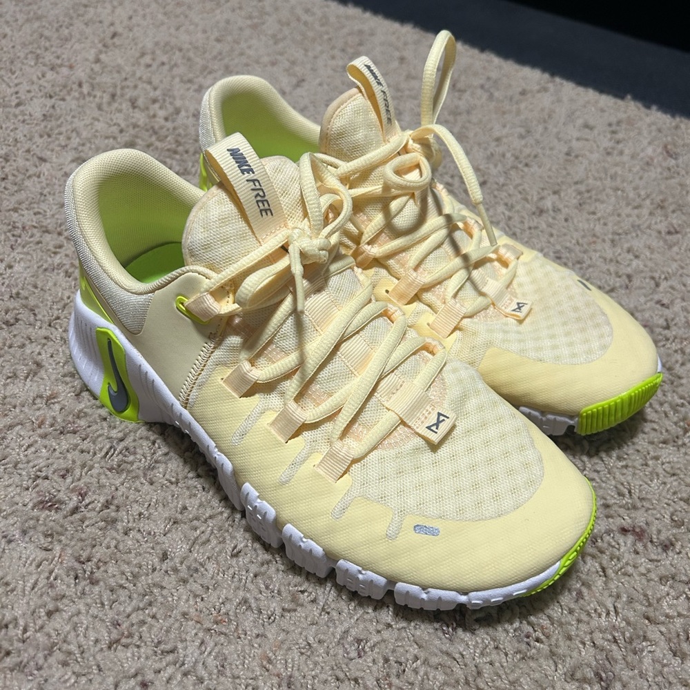 Nike women’s Free Metcon 5